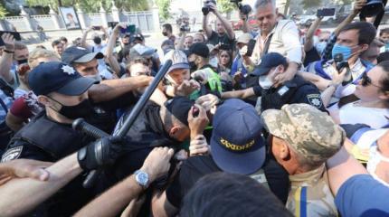 Украину затягивают на очередной майдан