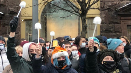 Протест в России выродился в бутафорию для западных СМИ Протест в России выродился в бутафорию для западных СМИ