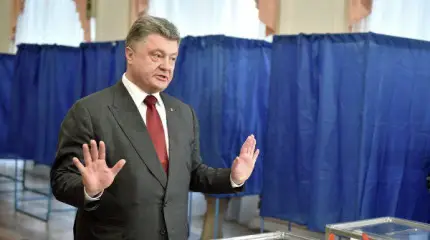 Пользователи соцсетей поместили Порошенко на обложки известных изданий