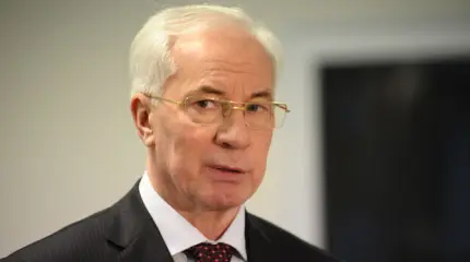 Азаров: Главы ЛДНР должны подумать, садиться ли за стол с убийцами