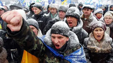 Сотни украинцев вышли на митинг у здания правительства