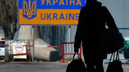 Бегут без оглядки. Украинцы хотят массово эмигрировать из страны