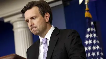Трамп публично унизил пресс-секретаря Белого дома Эрнеста: глупый парень