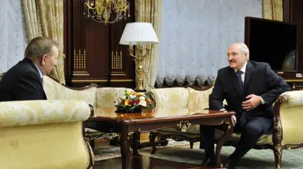 В Белоруссии Лукашенко подарил Кучме петуха