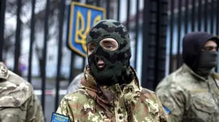 «Азов» растерзал воздушные шарики в Мариуполе: они напомнили им о флаге ДНР