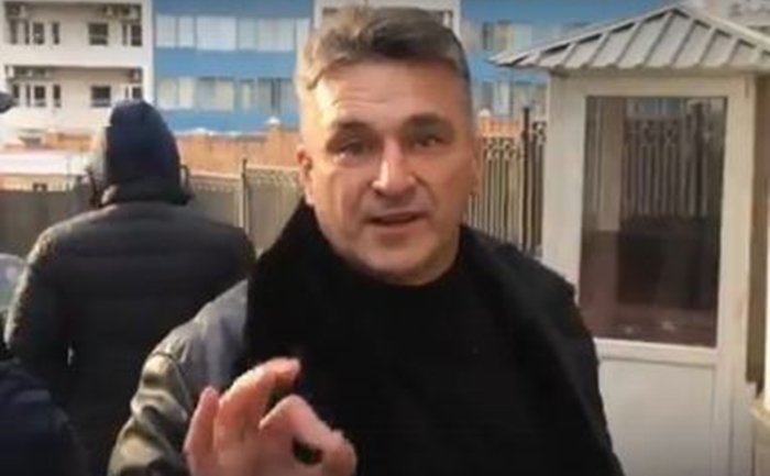 Украинские радикалы устроили травлю беркутовца за цветы консульству России