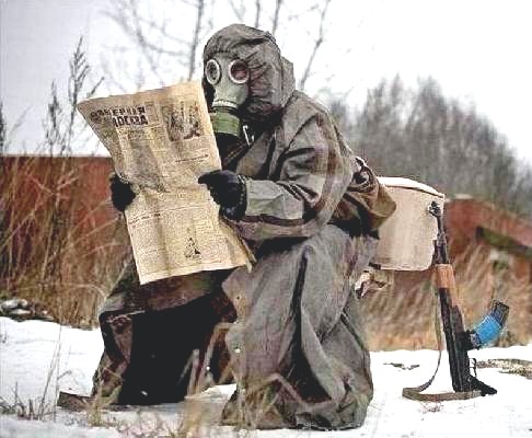 У разбитой бензоколонки