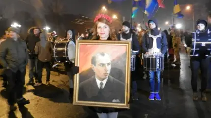 Дневник киевлянки: кто на факельное шествие, кто на праздники в Москву