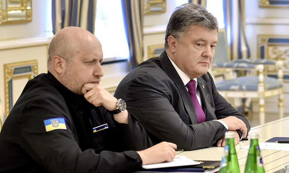 Порошенко к Майдану готов: нарыл компромат на своего конкурента Турчинова