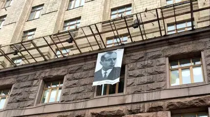 Портрет Бандеры на здании Киевсовета вызвал истерику в Украине