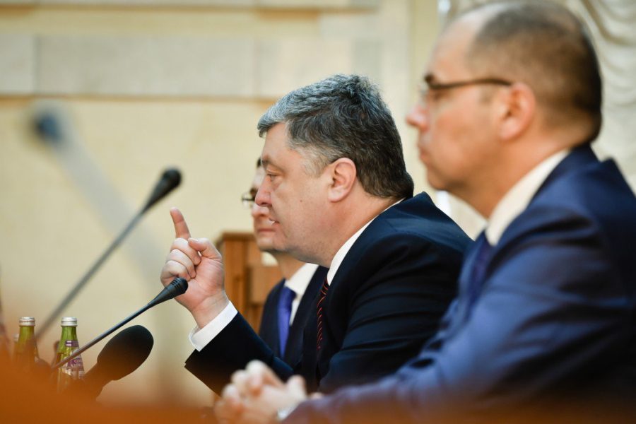 Порошенко наорал на журналистов: «Я вам слова не давал!»