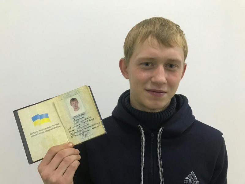 Украинцу Путину после смены фамилии подарили IPhone 7