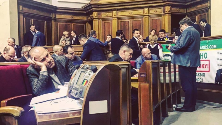 Ляшко в фуфайке, нардепы в хмельном угаре, Парубий остался без зарплаты