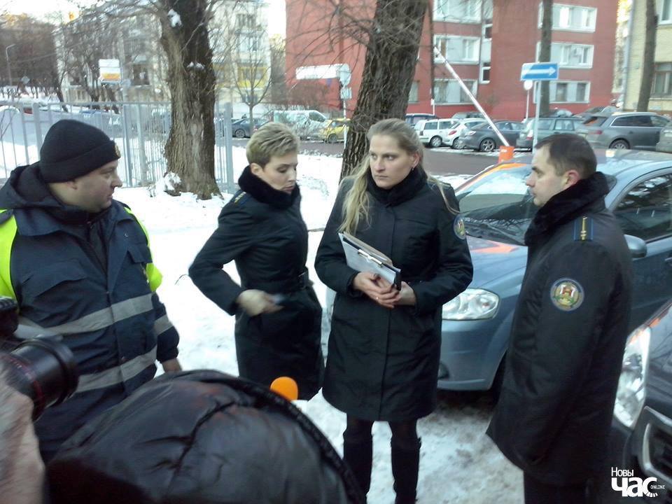 Оппозиция продолжает "опускать" белорусских силовиков