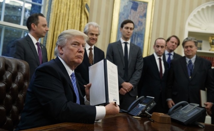 ИноСМИ: Прокуроры инициируют иск против указа Трампа о беженцах