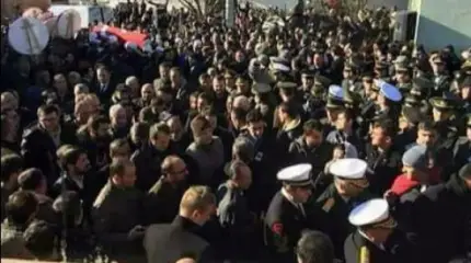 На похороны убийцы российского посла пришли тысячи турок