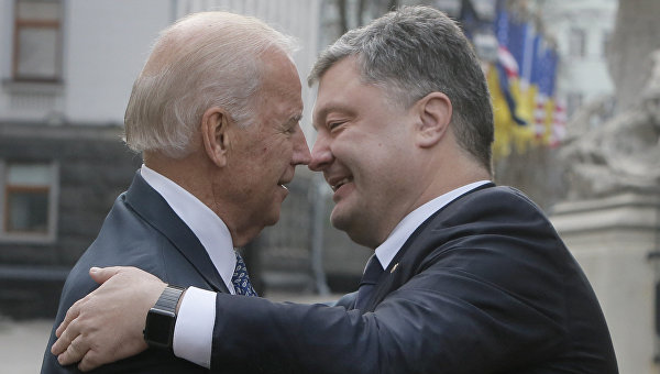 Порошенко получил «эликсир храбрости» от Байдена