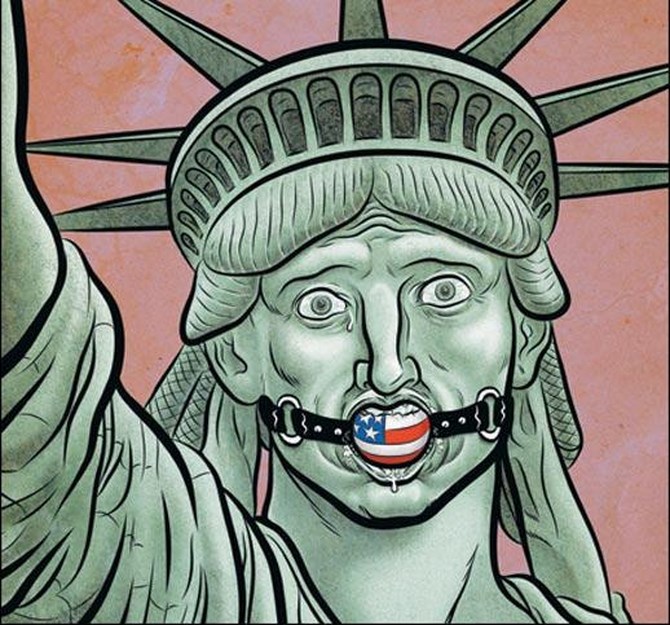 Еще один шаг к диктатуре: чем обернулась хакерская истерия в США