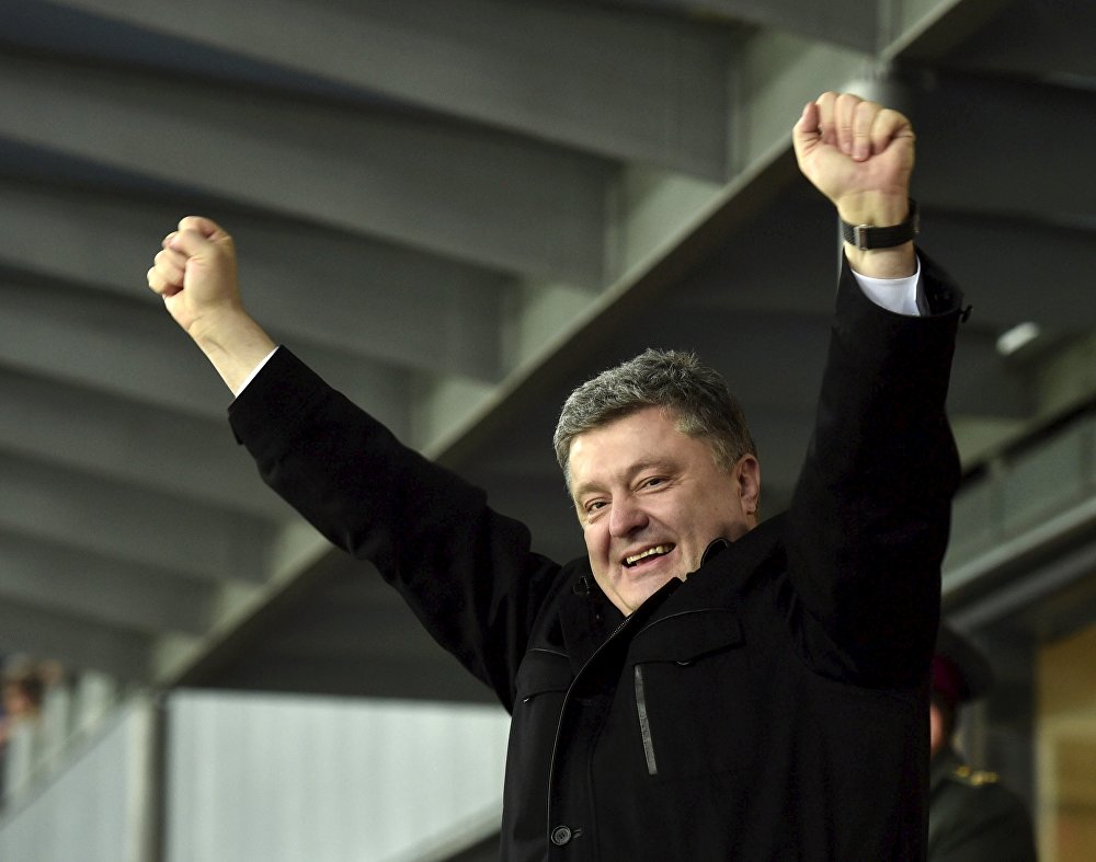 Порошенко доволен:  суд наложил арест на алкоголь из резиденции Януковича