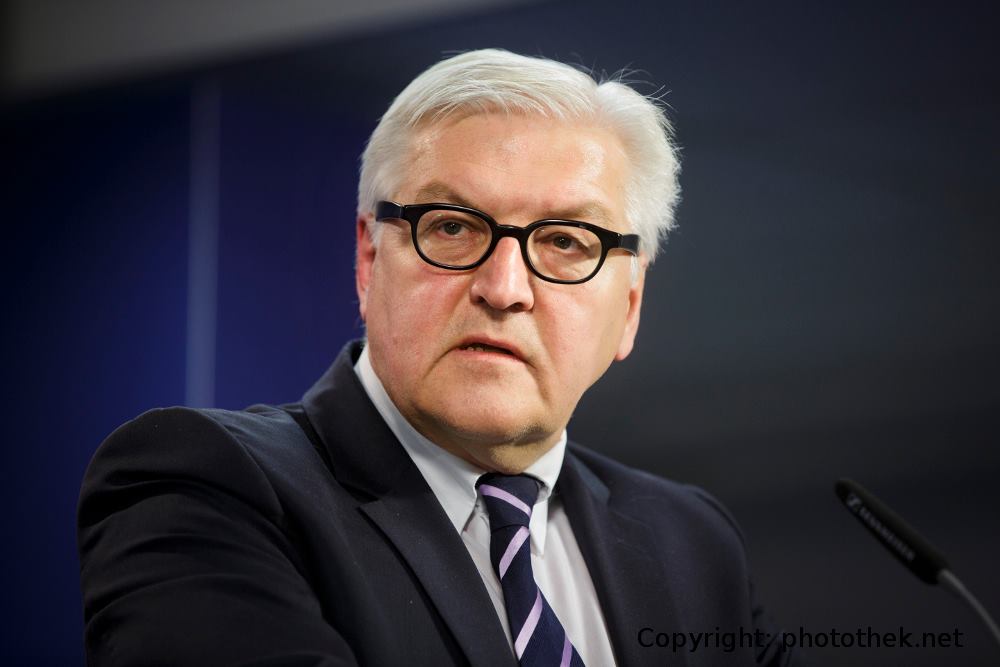 Штайнмайер ушел в отставку с поста главы МИД Германии
