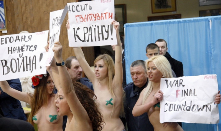 Голые «активистки» переругались: стало известно о распаде украинской Femen