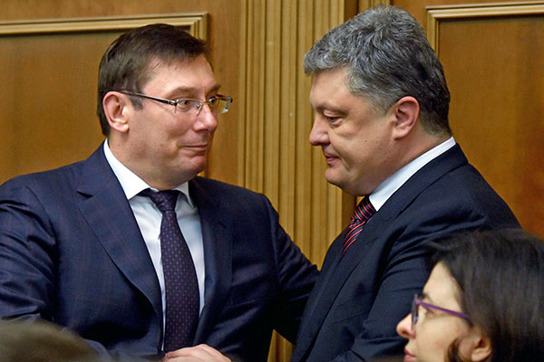 Американцы послали Петру Порошенко первую черную метку