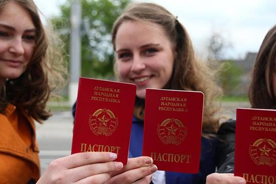 Документы решают всё. Новые граждане России из ЛДНР ждут Вежливых людей?