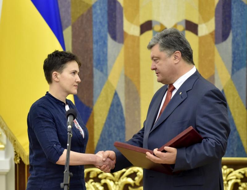 Ради кого Савченко наносит удары по Порошенко