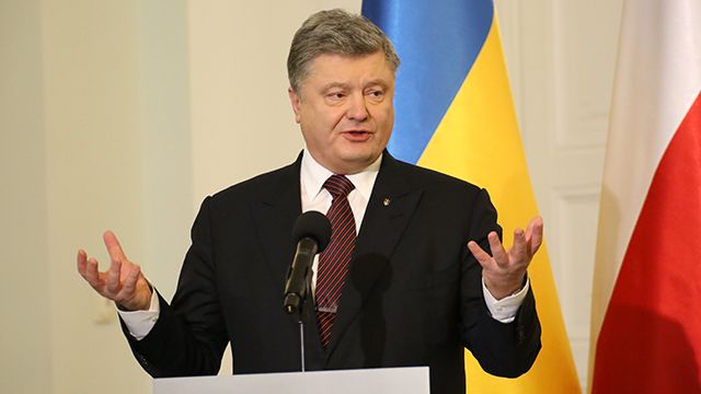 Безумие Украины: Порошенко макнули лицом в…