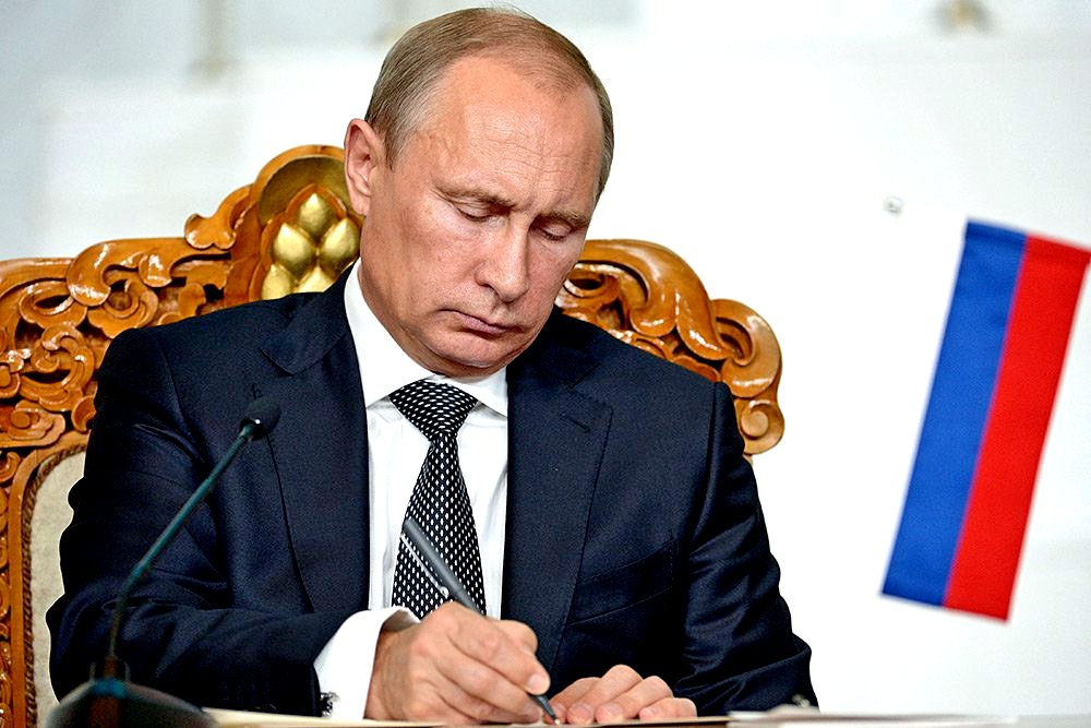 Путин подписал указ о признании паспортов ДНР и ЛНР