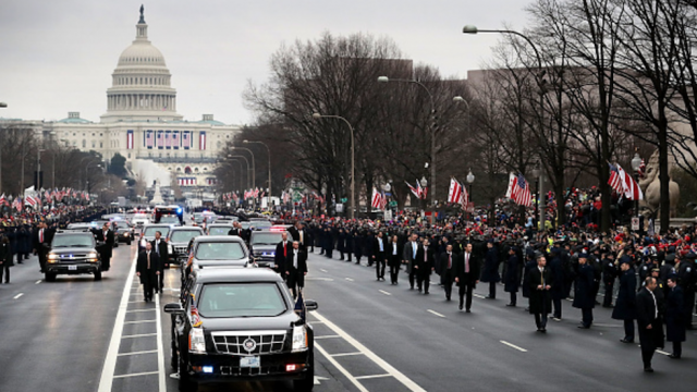 Противники Трампа перешли от слов к действиям: начали со слов, теперь камни