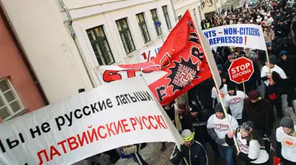 В Латвии «варварски» мстят русским