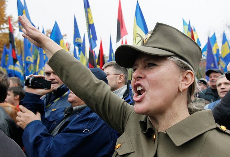 Украинские нацисты напали на консульство Польши в Львове