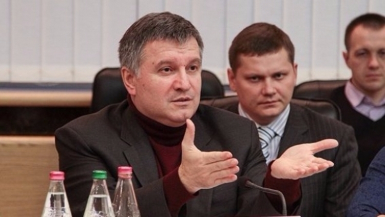 Аваков нахамил блогерам: Идите в ...