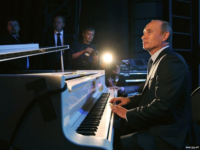 Вы оцените красоту игры Путина...