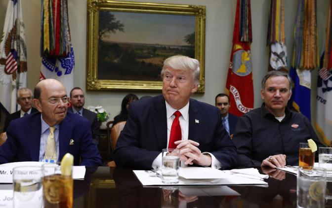 Две недели Трампа, которые встряхнули мир