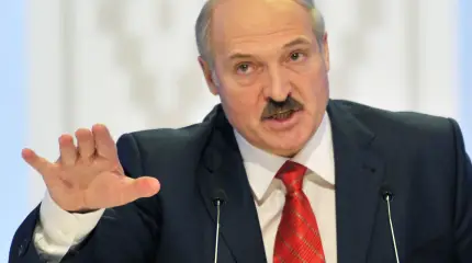 Лукашенко разрешил биатлонистам открывать дверь ногой в его кабинет