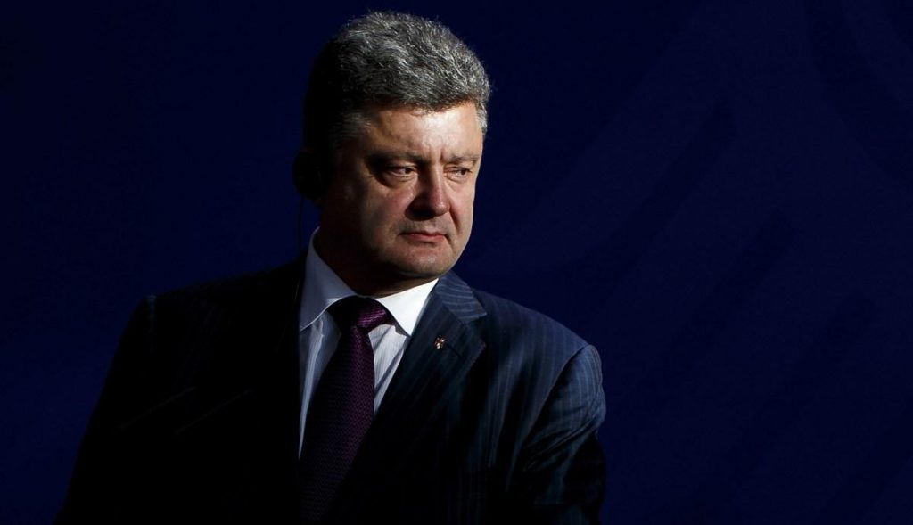 «Пластинку сменил, а скрипки фальшивят»: Порошенко хочет мира в Донбассе