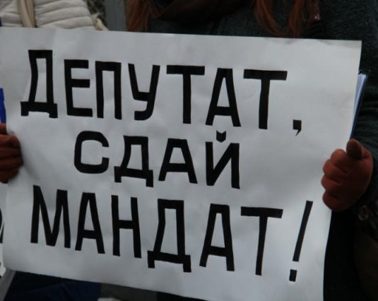 Закон об отзыве депутатов за вранье на мази. Но станут ли они меньше врать?