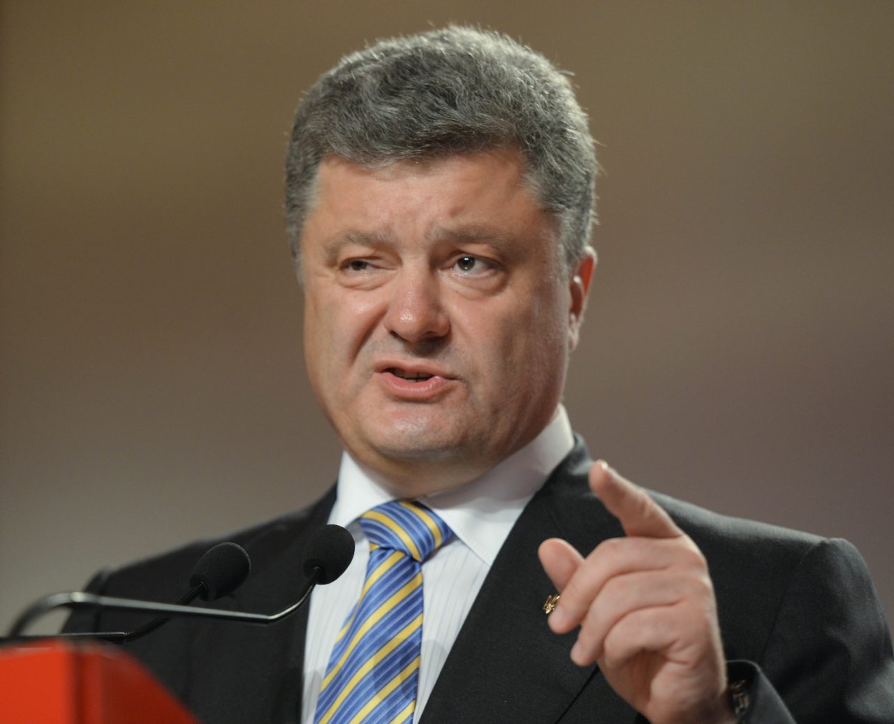 Порошенко: успешно задушили русский язык на радио – переходим на ТВ