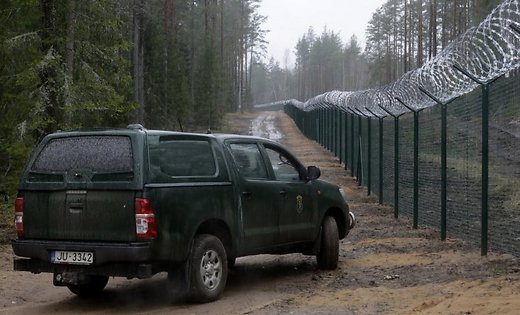 Зачем Балтия отгораживается от России заборами?
