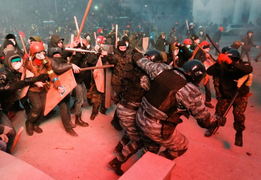 Технологии госпереворотов: миф о «ненасильственном» сопротивлении