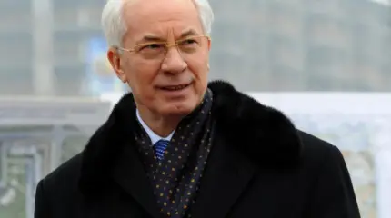 Азаров: Украина катится в пропасть из-за молчания общественности