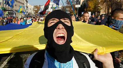 Отчаявшиеся украинцы начали бить бандеровцам морду за "Слава Украине"