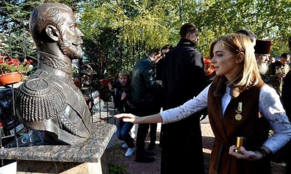 Натальюшка уже купила подсолнечное масло, и не только купила, но даже разлила