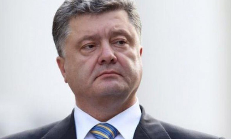 В Киеве использовали газ для разгона требующих импичмента Порошенко