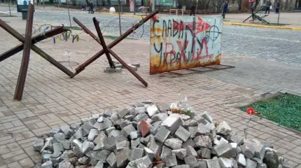 Мемориал участникам переворота в Киеве выглядит как помойка