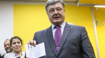 Порошенко покинул Украину по документам оперативного прикрытия