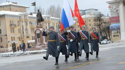 Тень серпа и молота