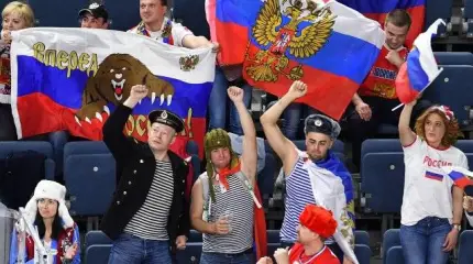 "Красную машину" встретили в Корее гимном России